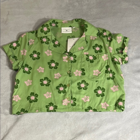 Daisy Street Tops - Daisy Street Women’s Green Cropped Shirt